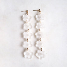 Laden Sie das Bild in den Galerie-Viewer, Long hippie flower pendant earrings in milk white and 14k gold-filled - AYR TAN
