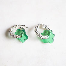 Carica l&#39;immagine nel visualizzatore di Gallery, Textured twisted small silver hoops with green flower pendant - AYR TAN
