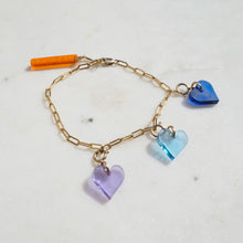Cargar imagen en el visor de la galería, Naoussa link chain bracelet gold + mini heart charm - AYR TAN
