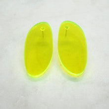 Cargar imagen en el visor de la galería, ALAS acid yellow oval statement earrings studs - AYR TAN
