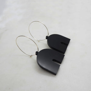 ARCHIE black hoop arc earrings gold - AYR TAN