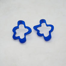 Charger l&#39;image dans la galerie, CORELLA blue stud statement earrings - AYR TAN

