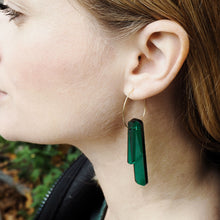 Laden Sie das Bild in den Galerie-Viewer, BRONTE pine green hoop earrings gold - AYR TAN
