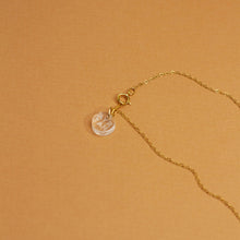 Laden Sie das Bild in den Galerie-Viewer, MELTING HEART necklace chalk white gold - small - AYR TAN
