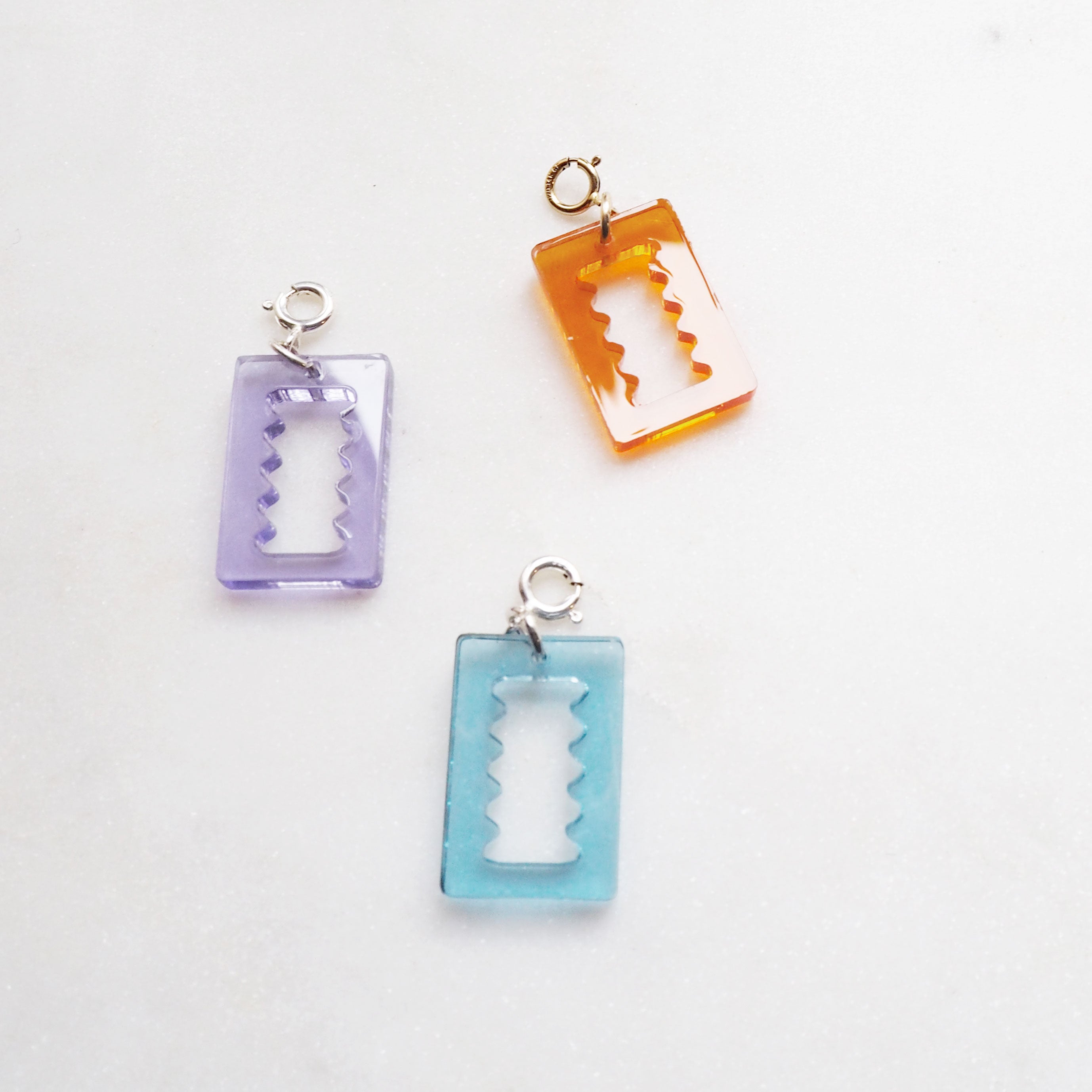 SYNTH card charm silver/gold